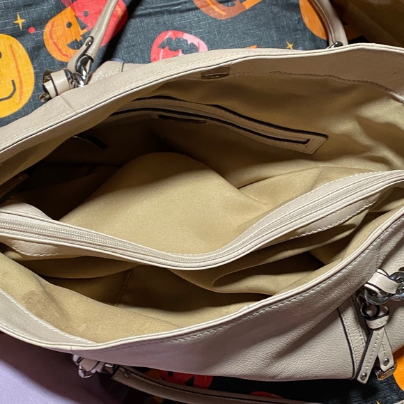 B. Makowsky Elegant pale pink leather Tote Bag - Picture 11 of 16